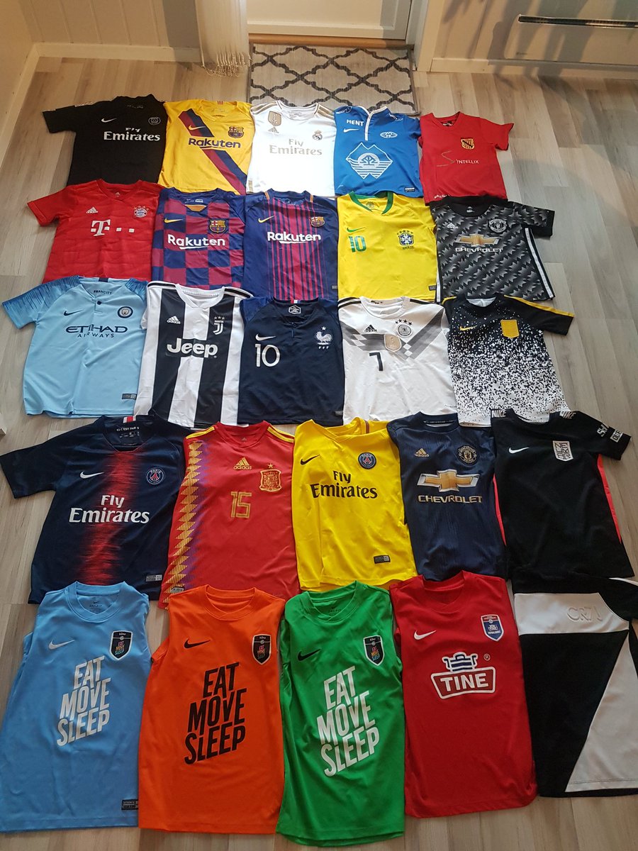ArthurSaeter's tweet photo. Junior på 7 år begynner å få greit draktutvalg, blir spennende å se hva han ender opp med som favorittlag. #psg #barca #realmadrid #mfk #mallorca #bayern #brasil #manutd #mancity #juventus #frankrike #tyskland #spania #neymar #messi #ronaldo #eatmovesleep https://t.co/a63vRS7xuV