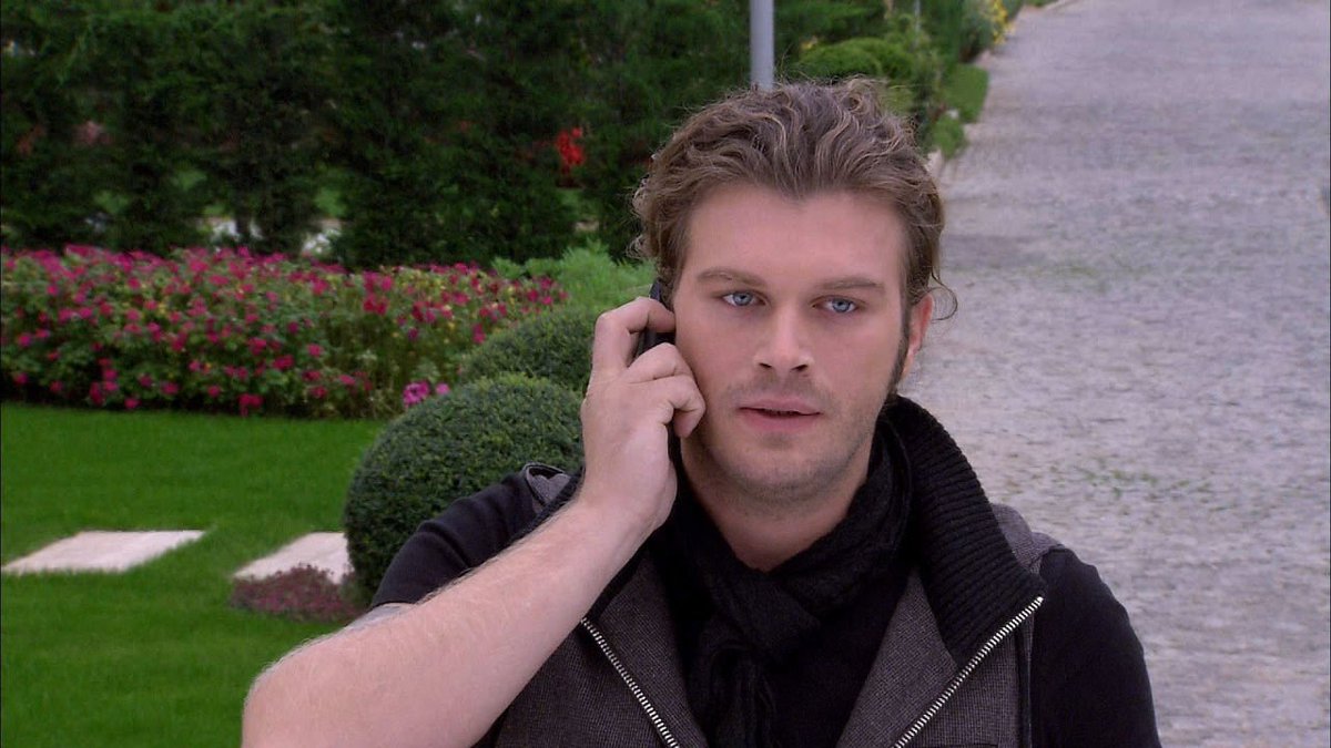 NovaTDT's tweet photo. Behlül podría tener problemas si Adnan se cree la mentira de Fatma 🤦♂️ https://t.co/Gn4RIM5HpA #AmorProhibido 🍎 #Behter https://t.co/vtGawaEMSK