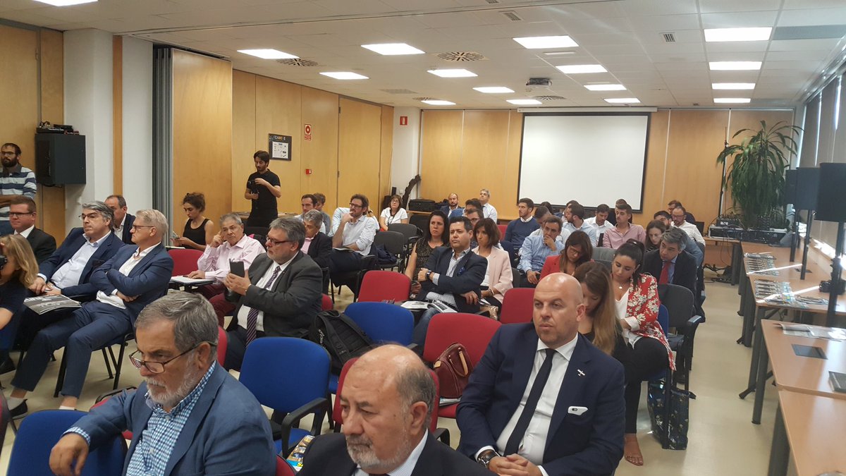 flynewsmagazine's tweet image. Medio centenar de representantes de las principales empresas aeronáuticas asisten a nuestra jornada sobre el sector aeronáutico e industria 4.0 en #FIDAMC @siemens_ind @Airbus