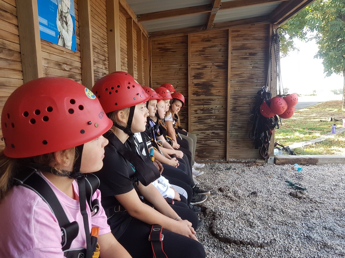 Highgateacademy's tweet image. All geared up and ready to go! #facingfears #finalchallenge #wecandoit 👍🇫🇷