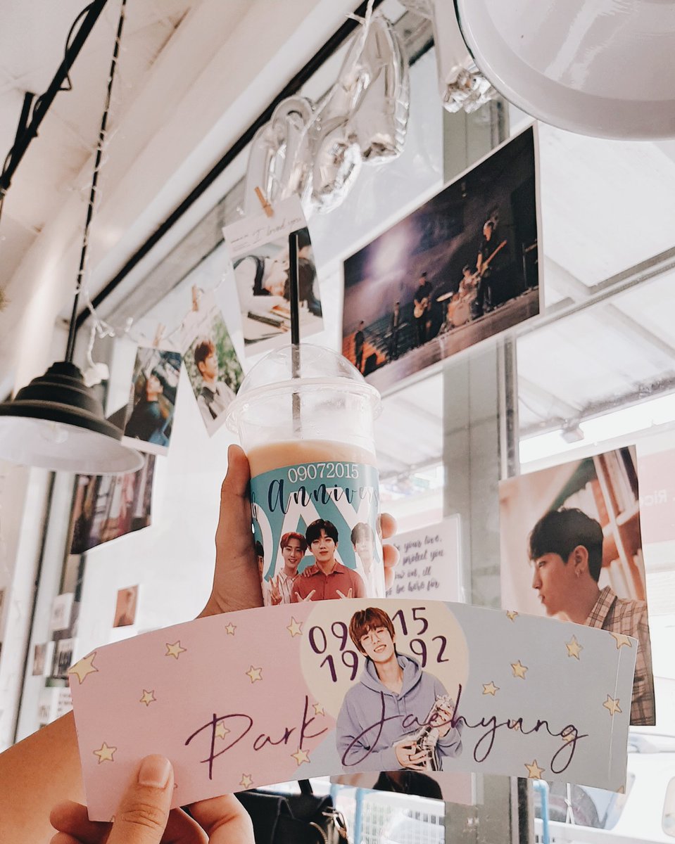 nicooole_v's tweet photo. Happy #4YearsWithDay6 💓 @day6official 💓
Thank you @myDaysmilli6ram for handling this cupsleeves event 💗 https://t.co/c373HJ5CuQ