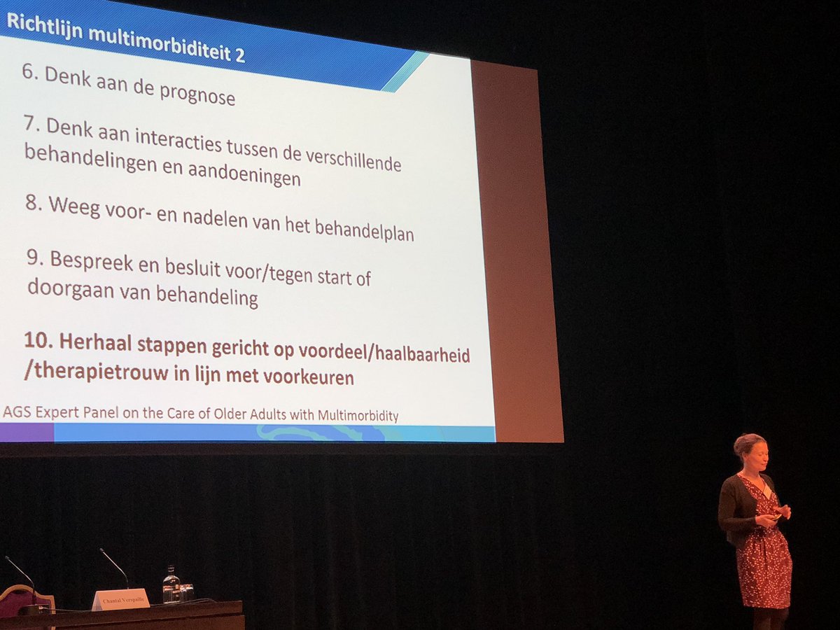 PHvandam's tweet photo. Prof. dr Barbara van Munster over het volgen van richtlijnen bij ouderen: ‘wees je bewust van de richtlijnen, maar volg ze kritisch’. Amerikaanse richtlijn van de AGS wat te doen; #lod2019 @Boerhaave_LUMC @LUMC_Leiden @umcg https://t.co/8OtAmvQHA9
