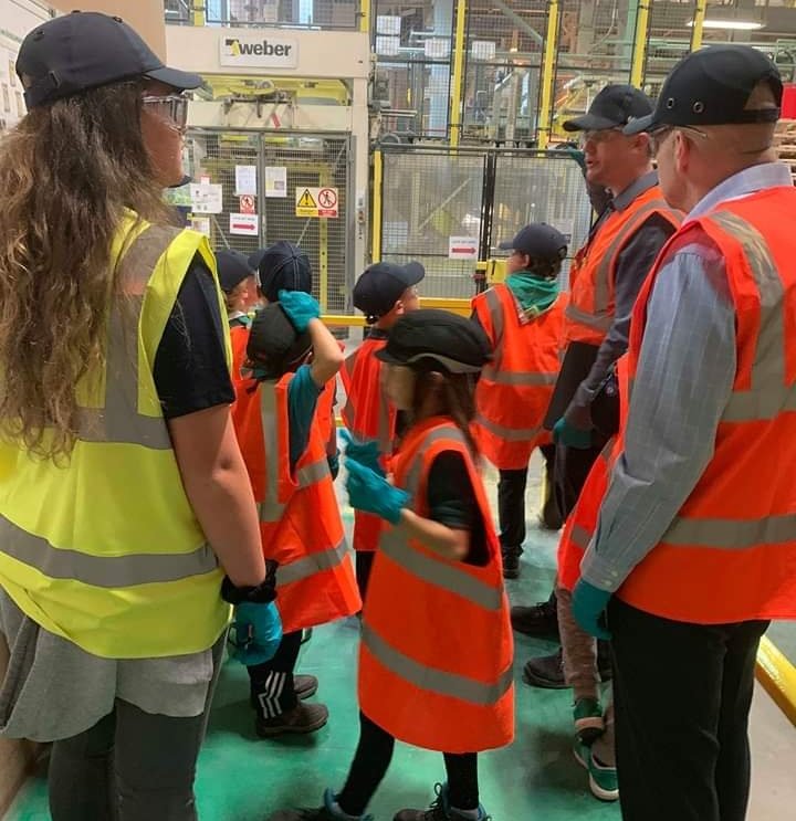 Rob13167's tweet photo. @scouts Foxes cubs from Flitwick visited @SGWeberUK last night for a tour of the factory and R&D. Thanks to all the staff who stayed later to help out #wellbehaved #goodvisit no pressure on Falcons who visit tonight https://t.co/MrUHclAWar