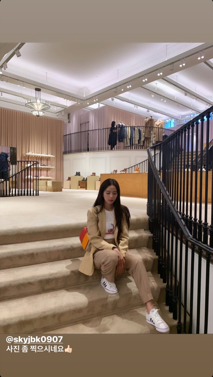 NiNiTrans's tweet photo. [#BPTrans]
took a photo 👍🏻

190915
sooyaaa__ story

#JISOO #jisooblackpink #KPOP #BLACKPINK #BLINKS #블랙핑크 https://t.co/pzCaEZ0Cup