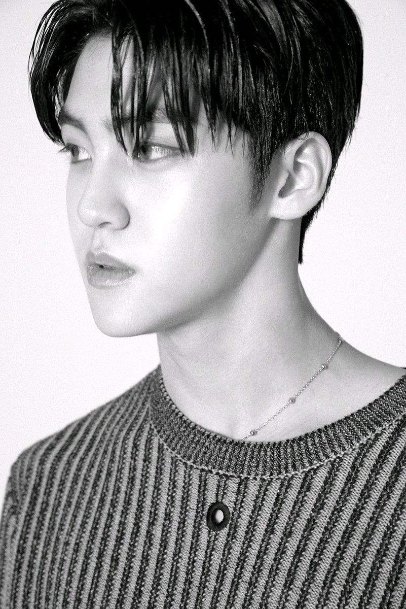 itsyuvin's tweet photo. my goodness would you all please look at this fine young man named song yuvin https://t.co/R80GrHk5Wx