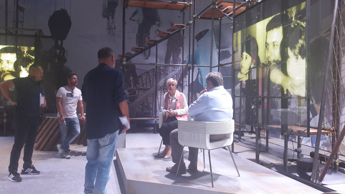 PaniPesciTv2000's tweet photo. A #BenedettaEconomia prove in corso per la nuova stagione. Intanto un assaggio del #backstage19.
Seguiteci: fra poco le tante novità della prossima edizione. In autunno su @TV2000it
Con il prof @bruniluis ed @eug_scot
@Edc_online @UniLUMSA @Focolare_org @FrancescoEcon https://t.co/HaoqZQIzus