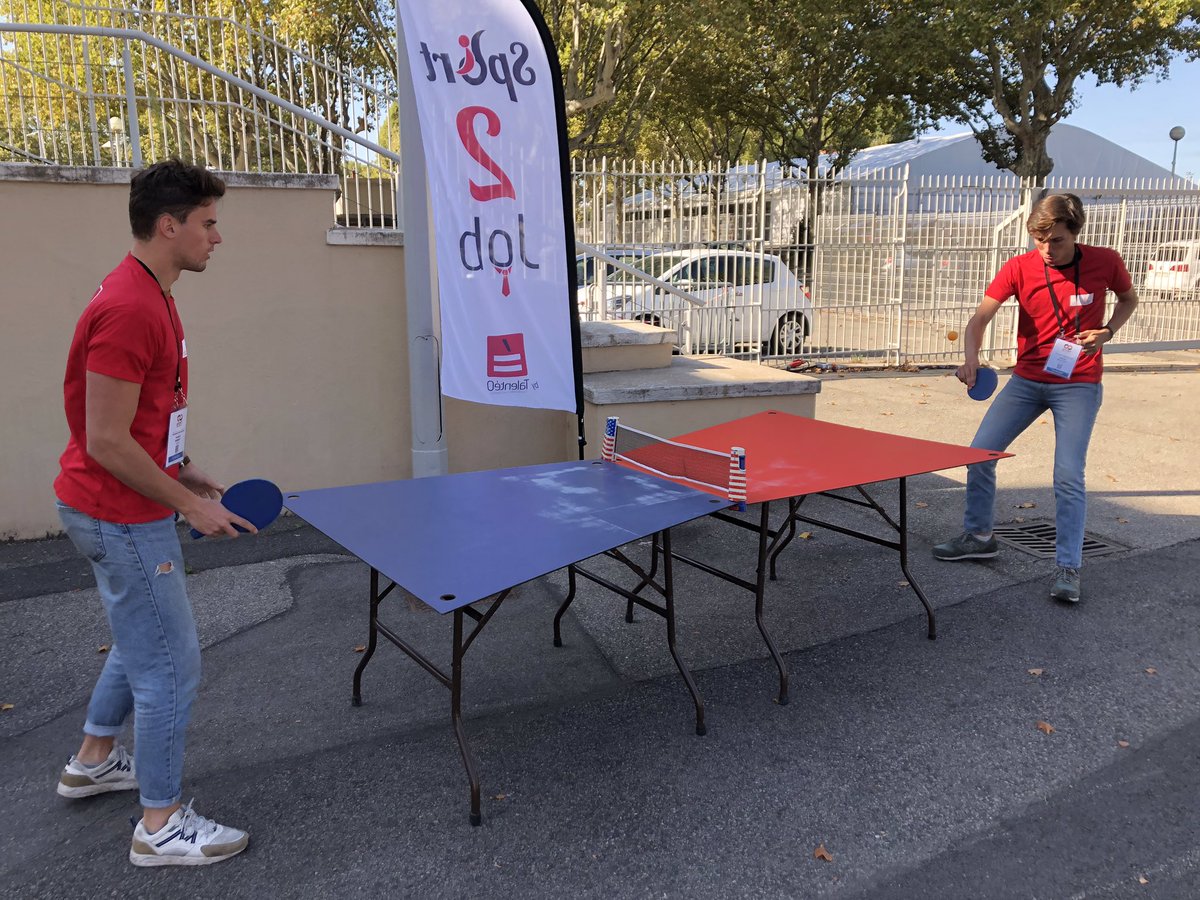 Talenteo's tweet photo. Les étudiants de l’ @EMLYON s’essaient à la #sensibilisation #crazypong proposée par l’agence T by #Talenteo ! 

Rejoignez nous sur @SportUnlimitech ! 

#SportUNLIMITECH #handisport https://t.co/TC3f1GJqEU