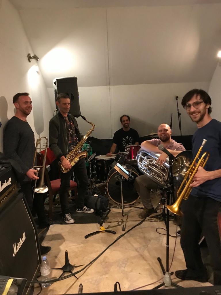 samandthewomp's tweet photo. This Saturday we debut our new music @HTLGIFestival and on 18th Oct headline @HootanannyBrix for @contidrifts with bass asses @BadcoreHorns @djchristofu ! Afro Dub inspired brassy fatness 💥can’t wait 🤩pic from rehearsal 🎺🎺🎷🙌🎶 #afrowomp #dub #brass #tuba #london #gigs https://t.co/fYJeRtXsG5
