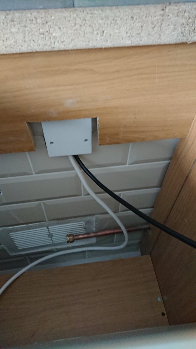 ELMATelectrical's tweet image. Any one need fixed conection?