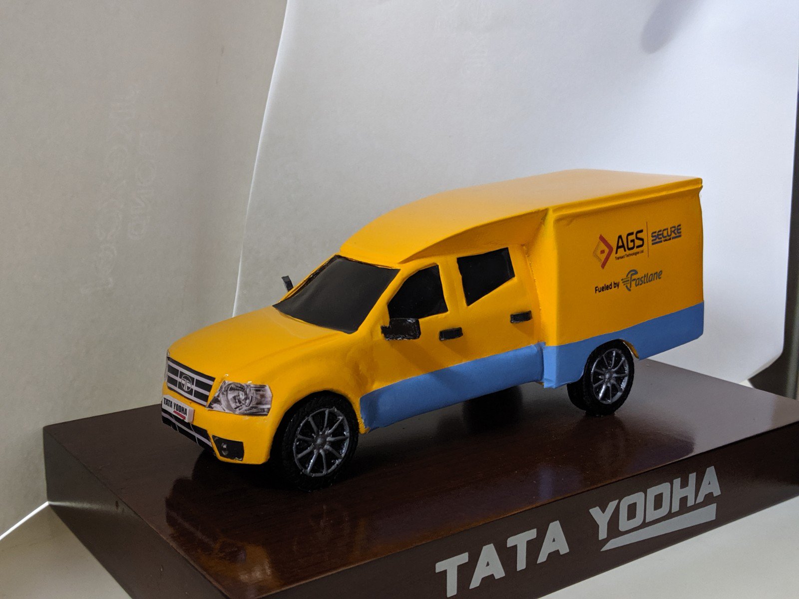 tata yodha cash van