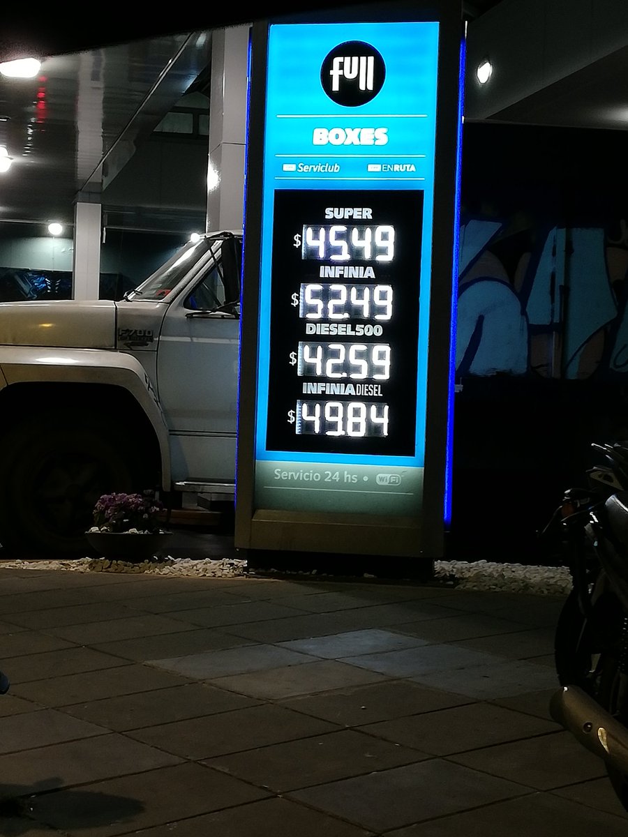 #BuenJueves El día arranca con nuevos precios #combustibles
Pizarras <a href="/YPFoficial/">ypfoficial</a> #CABA
Súper de $ 43,71 a $ 45,49 (+4,07%) 
Infinia de $ 50,43 a $ 52,49 (+4,08%)
Diesel 500 de $ 40,54 a $ 42,59 (+5,05%)
Infinia Diesel de $ 47,92 a $ 49,84 (+4,00%)
#Descongelamiento #inflacion