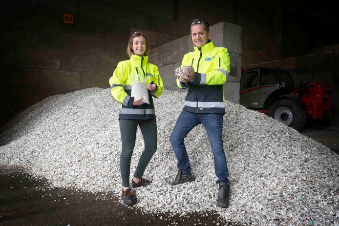 Vandaag publiceert het <a href="/ED_Eindhoven/">Eindhovens Dagblad</a> een interview met onze collega's <a href="/RamonBongers/">Ramon Bongers</a> &amp; Mathilde Taveau die je een kijkje geven in de wereld van #plasticrecycling!♻️➡️bit.ly/34Q5fJb

#wastenomore #wastetoproduct #Coolrec