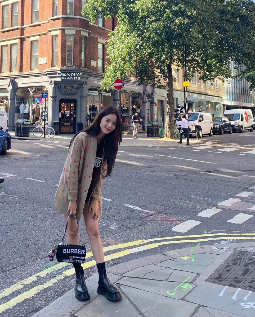 NiNiTrans's tweet photo. [#BPTrans]
Bbo-manager photographer is threatening Lalisa photographer's position

190917
sooyaaa__ story

#JISOO #jisooblackpink #KPOP #BLACKPINK #BLINKS #블랙핑크
#LISA #LALISA #LISOO https://t.co/yJWcbgl7yt