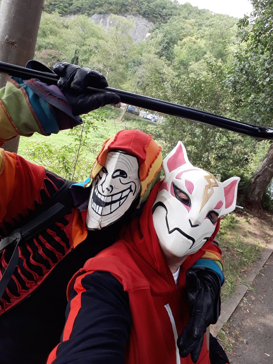 ZuzuTwo's tweet photo. Le très célèbre Troll de la Made in Asia ! Toujours un plaisir de le voir ! :D #Selfie #Troll #MadeInAsia #RetroMia #Nomade #DriftFortnite #NomadeCosplay #DriftCosplay #Fortnite #FortniteBattleRoyal #Cosplay #SelfieCosplay #Cosplayer #Cosplayers #BelgianCosplay #All4Geek https://t.co/0siB34zwNF