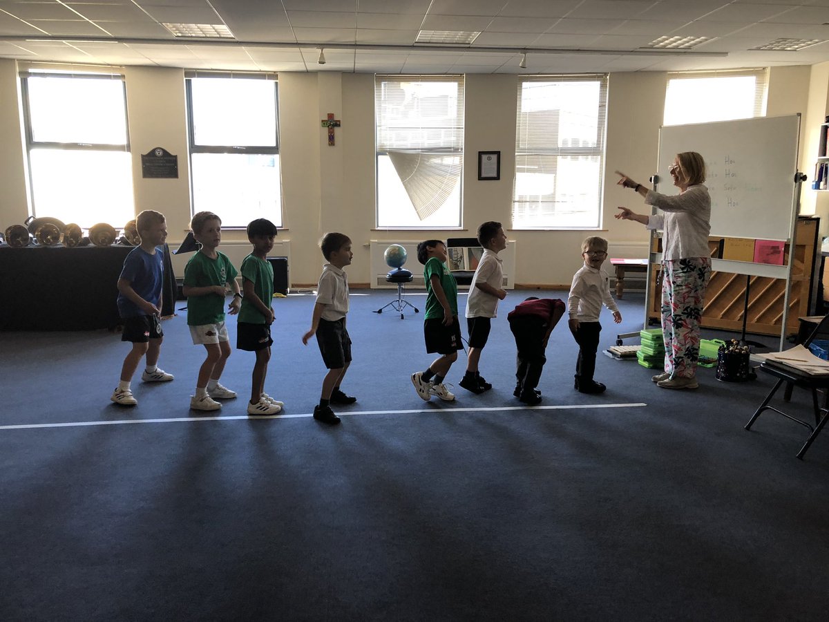 StColumbasLPrep's tweet photo. #SCCPrepTwo #SCCPrepOne and #SCCReception enjoying learning about Japanese culture https://t.co/gpNpK5wP5R