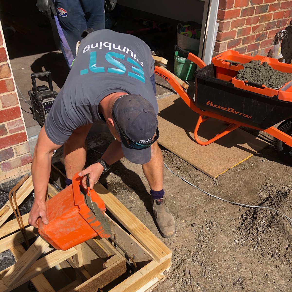 BucketBarrow's tweet photo. Hard to reach jobs made easy with our #PRO88 narrow barrow, tough Buckets and multi-purpose Scoop! Thanks Erik and the team at EST Plumbing for sharing these great pics of the #BucketBarrow System in action. #BucketBarrowSystem #PRO88 #toughjobs #betterbarrow #toolstorelyon https://t.co/jLMbVaB7Q7