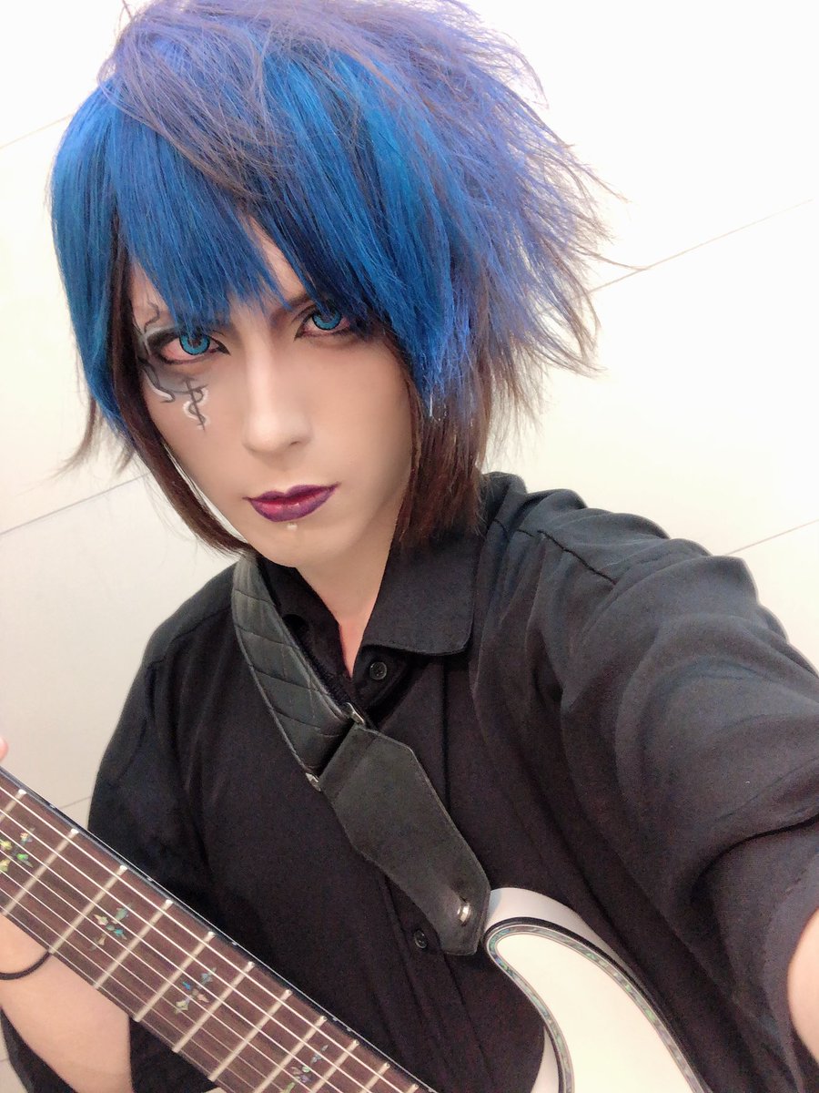 juda_schwarz's tweet photo. 今日はex.DurandalのSAKAE君を真似してみました。
さて、これから新宿HOLIDAY、Project. Gyuveon。暴れて行きましょう。

※御予約頂いてたチェキと当日チェキに関しては全てSAKAE君仕様の写りとなります。 https://t.co/Fc2ncudD52
