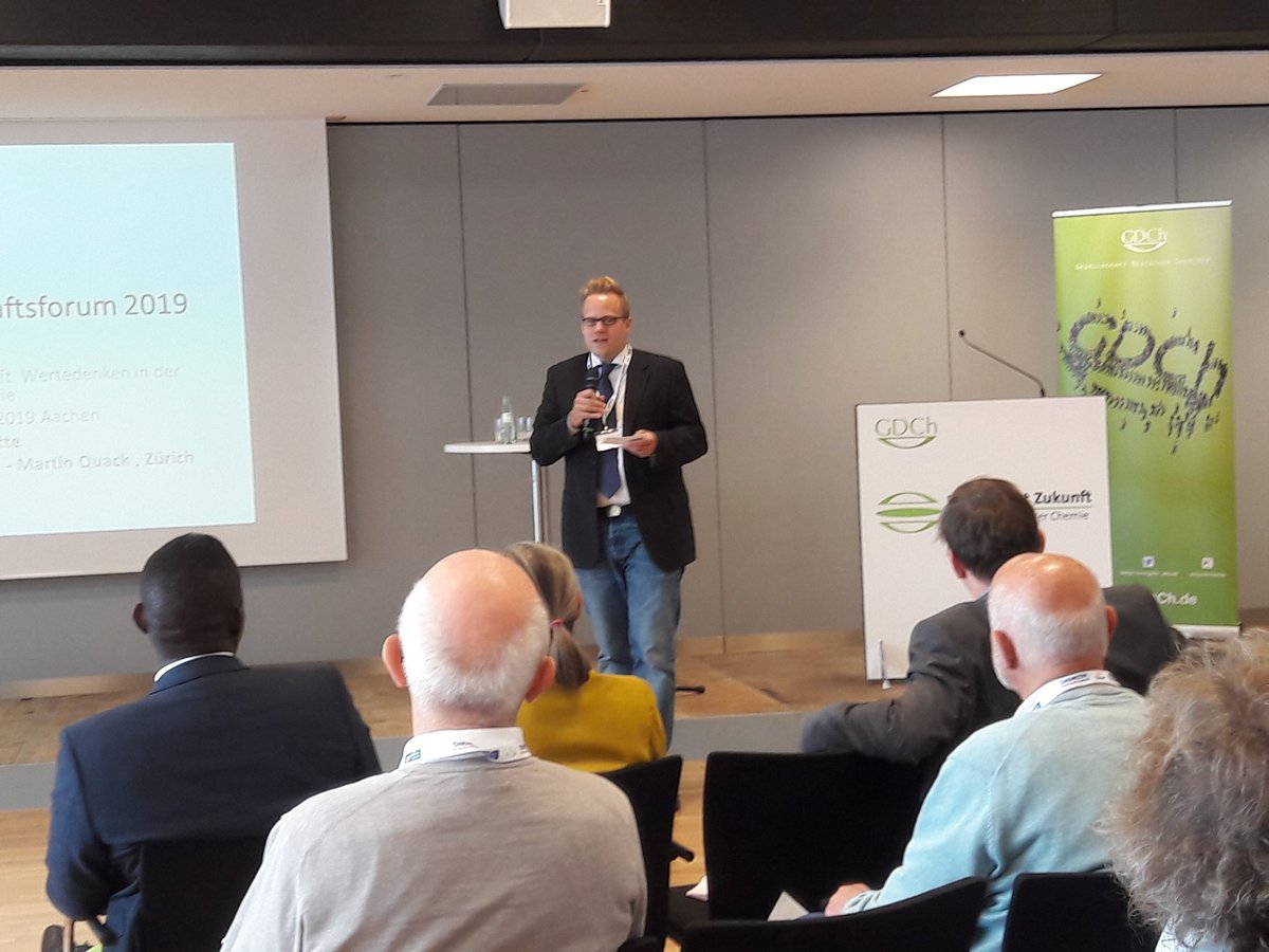 Johannes  Teichert @TeichertLab fordert eine neue Diskussionskultur bei wiss. Vorträgen und flachere Hierarchien #Wertedenken #wifo2019