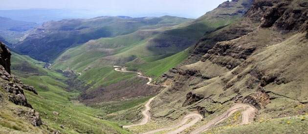 MGHFullSpectrum's tweet photo. Cultivation, extraction, refining and final product production takes place on a single site, high up in the clean and pristine Lesotho mountains.

#Medigrow #Lesotho #Cannabis #Phekoane #MG_Health https://t.co/8lUWUcnzKP