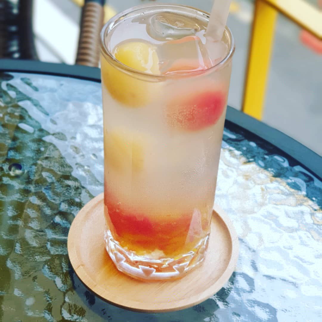 cafeus724's tweet photo. CafeUS---------------☆

수제청오렌지자몽에이드🍊

오렌지와 자몽 아이스볼이 알록 달록
상큼함이 가득 과즙듬뿍!!

#카페어스 #CafeUS #에이드 #오렌지에이드
#자몽에이드 #오렌지자몽에이드
#카페 #합정역카페 #상수역카페
#수제청에이드 #에이드 #카페 #커피숍 https://t.co/9CAi4FjIfQ