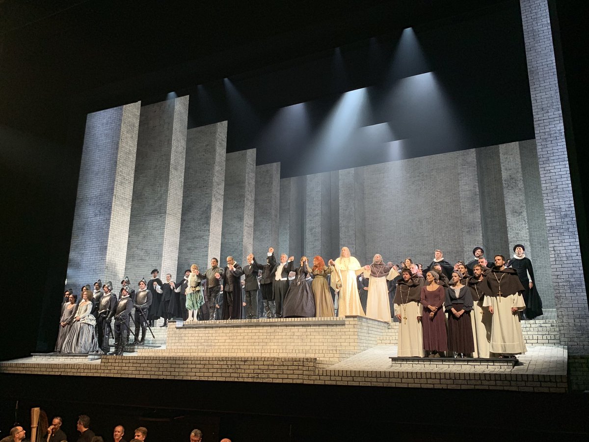 JordiMadd's tweet photo. Gris #DonCarlo #inauguración #temporada @Teatro_Real de #Madrid. Reparto 🗣 #Semenchuk (Eboli)&amp; @LucaSalsi75(Rodrigo)⬆️ correcto Felipe II (#Belosselskiy)&amp; #Kares (Inquisidor), irregular #Agresta(Elisabetta)&amp; olvidable #Puente(DonCarlo) Pesante #Luisotti 🎶Aburrida prod. #McVicar https://t.co/OjFwrYHz02