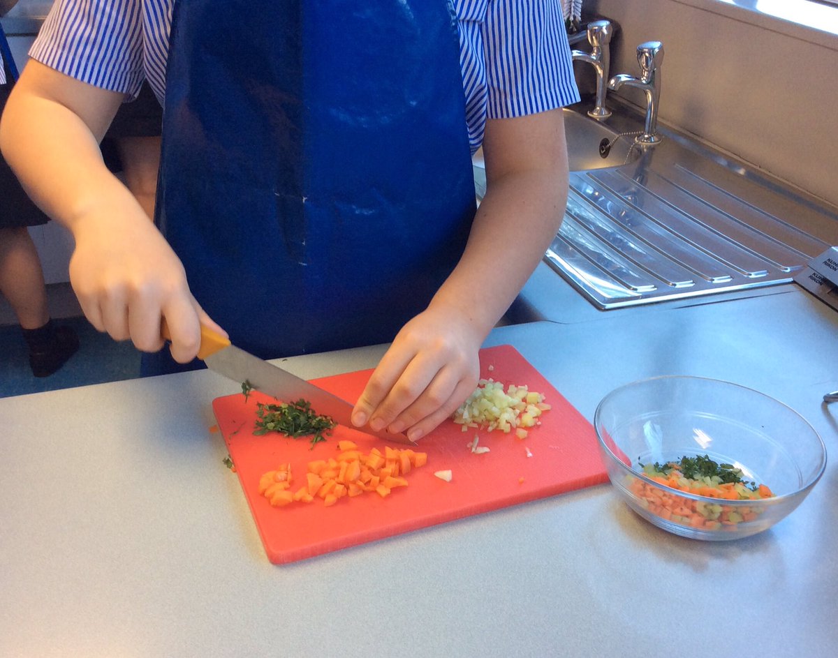 Meatballs with a ‘hidden vegetable’ herby tomato sauce was made this morning as Year 9 worked with speed and accuracy to demonstrate impressive knife skills. #automaticity #HPL@HPLEDU