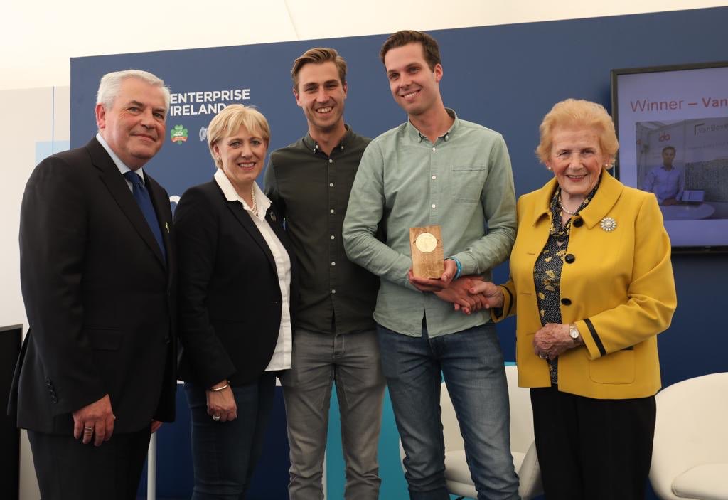 #VanBoven won the 'International Innovation Award' at the National Ploughing Competition 2019 #plouhging2019 in Ireland! Epic intro to Europe's largest #agri event and a great recognition of our (international) ambition to improve the value chain of vegetable growing!