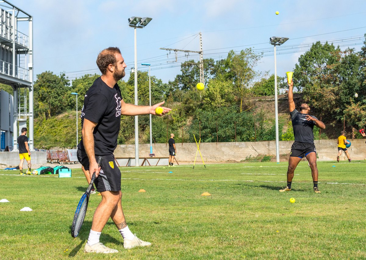 📸 | Entraînement

Ce matin, séance de skills pour l'<a href="/USCXV/">‏ْ</a>. Reprise du championnat le 27 septembre prochain face à <a href="/VRDRrugby/">VRDR Rugby</a>.

#TeamUSC #VRDRUSC