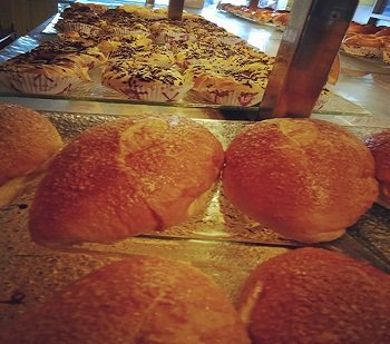 nabirenet's tweet photo. #Breadtake

Dapatkan berbagai produk baru setiap bulannya dan satu satunya cake choco glaze dengan basic berbagai jenis cake, mulai dari black forest, choco mouse, green tea milk, rainbow, red velvet, brownies dll. https://t.co/ziBlGnuJAA
