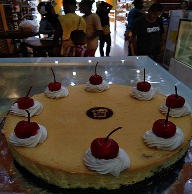 nabirenet's tweet photo. #Breadtake

Dapatkan berbagai produk baru setiap bulannya dan satu satunya cake choco glaze dengan basic berbagai jenis cake, mulai dari black forest, choco mouse, green tea milk, rainbow, red velvet, brownies dll. https://t.co/ziBlGnuJAA