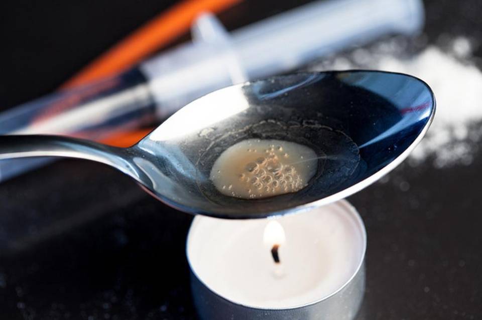 Соль на сковороде. Приготовление амфетамина. Как правильно сварить соль. Соль домашняя. Соль на сковородке.