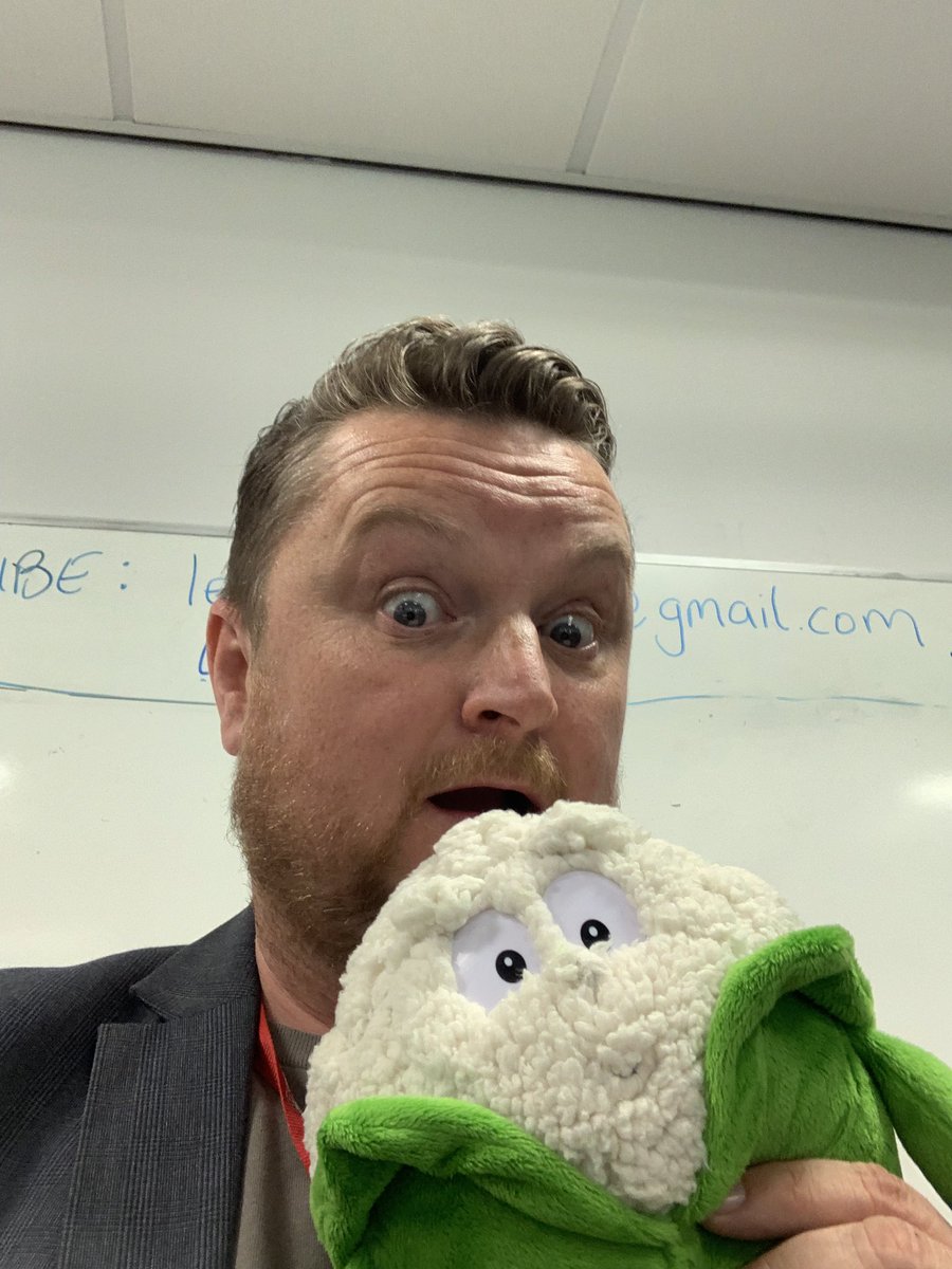 chubbyewok's tweet photo. His rightful home. #10ThingsLTU #TeamDaz #ColinCauliflower https://t.co/yT68H8jf8N