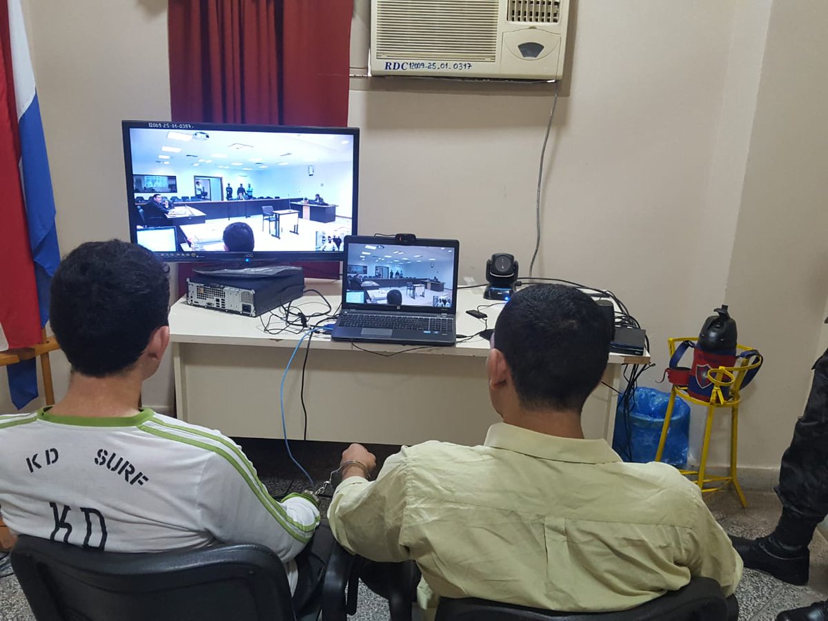 Miticpy's tweet photo. Tecnología para mejorar servicios | Con audiencias públicas por videoconferencia, acusados de delitos ya no serán trasladados hasta instalaciones judiciales. Esta innovación agiliza la Justicia y evita situaciones que puedan atentar a la seguridad pública.
https://t.co/HsrWl60qoC https://t.co/IhqxRRF2cN