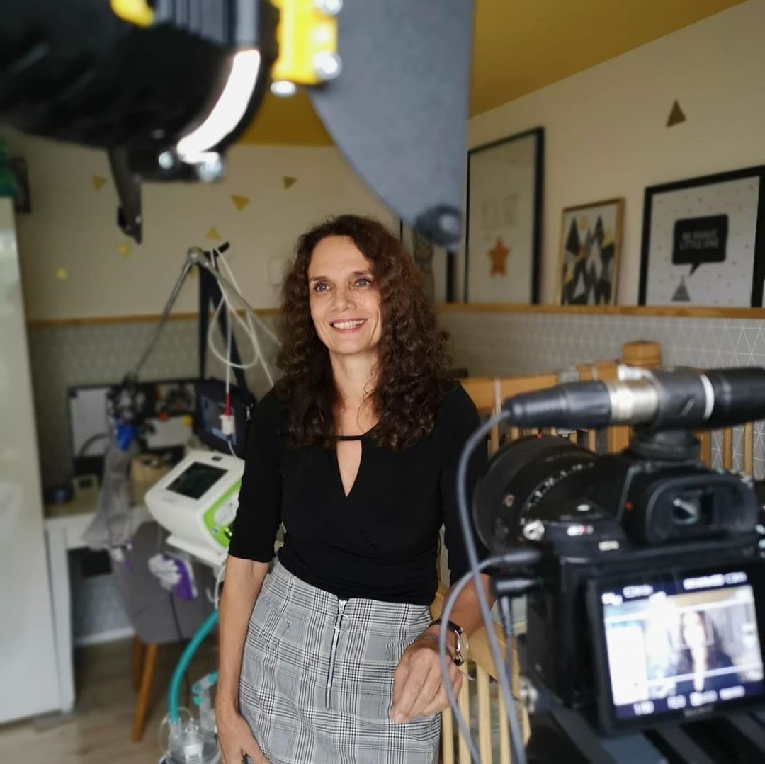 Heute hat unsere gute Fee Claudia, Ole und seine Familie besucht 👨‍👩‍👧‍👦

Sie haben uns und #SimonFilms einen Einblick in ihren Alltag gewährt und gezeigt wie schön, aber auch wie schwierig das Leben mit einem kranken Kind sein kann.

Vielen Dank, dass wir Euch besuchen durften 🙏🏻