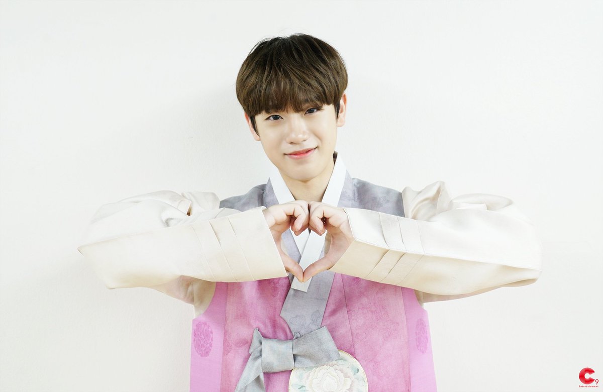 OfficialC9ent's tweet photo. [#금동현]
[네이버포스트📝]
[금동현] 아직 추석 연휴로 인해 피곤하신 여러분,, 들어오세요,,,

▶ https://t.co/3P2hj5YVjY

#KEUMDONGHYUN #추석 https://t.co/zHbJO0NWYJ