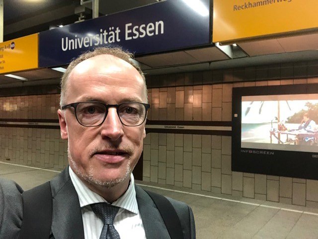 unidue's tweet photo. #UDE-Kanzler Jens Andreas Meinen kommt jeden Tag mit der U-Bahn zur Uni. #UDEautofrei #UDE4Climate https://t.co/p7h7s9jxgy
