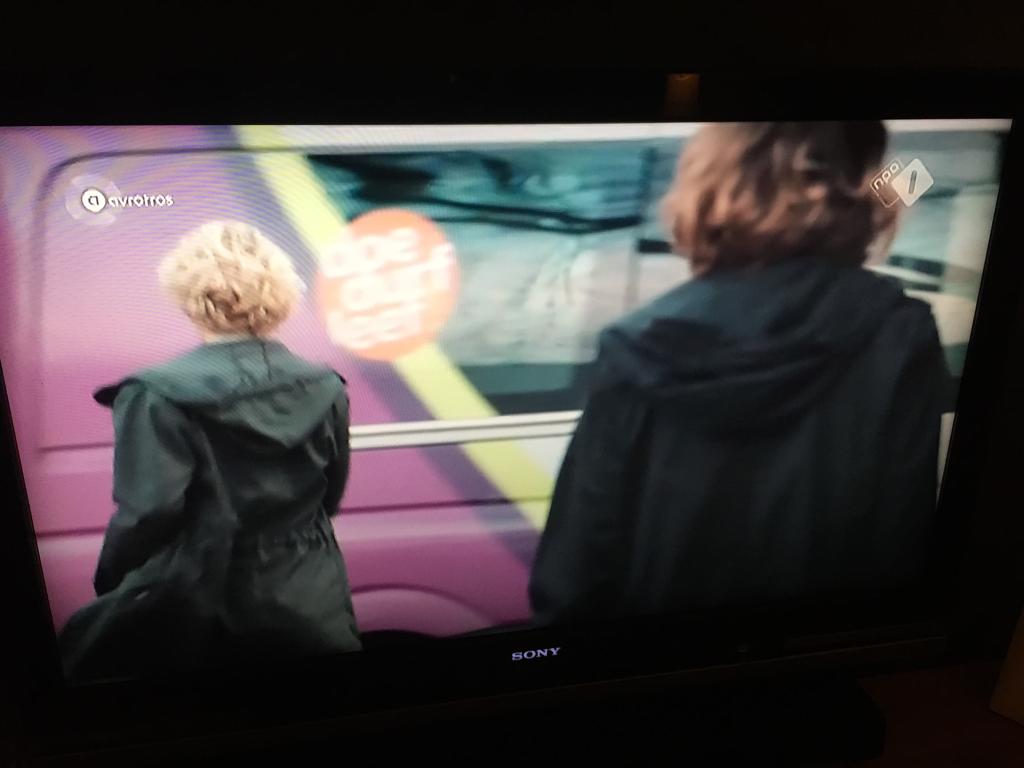 nijssen01's tweet photo. #flikkenrotterdam Wat leuk, de Middin bus in beeld. Doe, durf, leef. https://t.co/XfDG1PPNxG