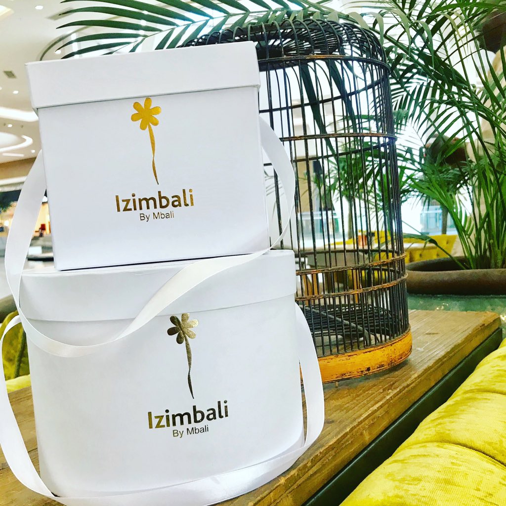 izimbalibymbali's tweet image. Which Floral Box will you choose next? 🤔🌼🌷🌺🌸
•
👉🏾WhatsApp 0734583759 
#boxedroses #ThursdayThoughts #ThursdayMotivation #GirlzTalkZa #GirlTalkZA