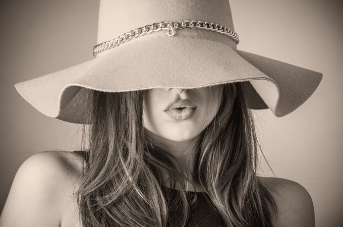 SPENDINbordeaux's tweet photo. "La mode se démode, le style jamais." #Cocochanel https://t.co/zgoUN4EWuS
