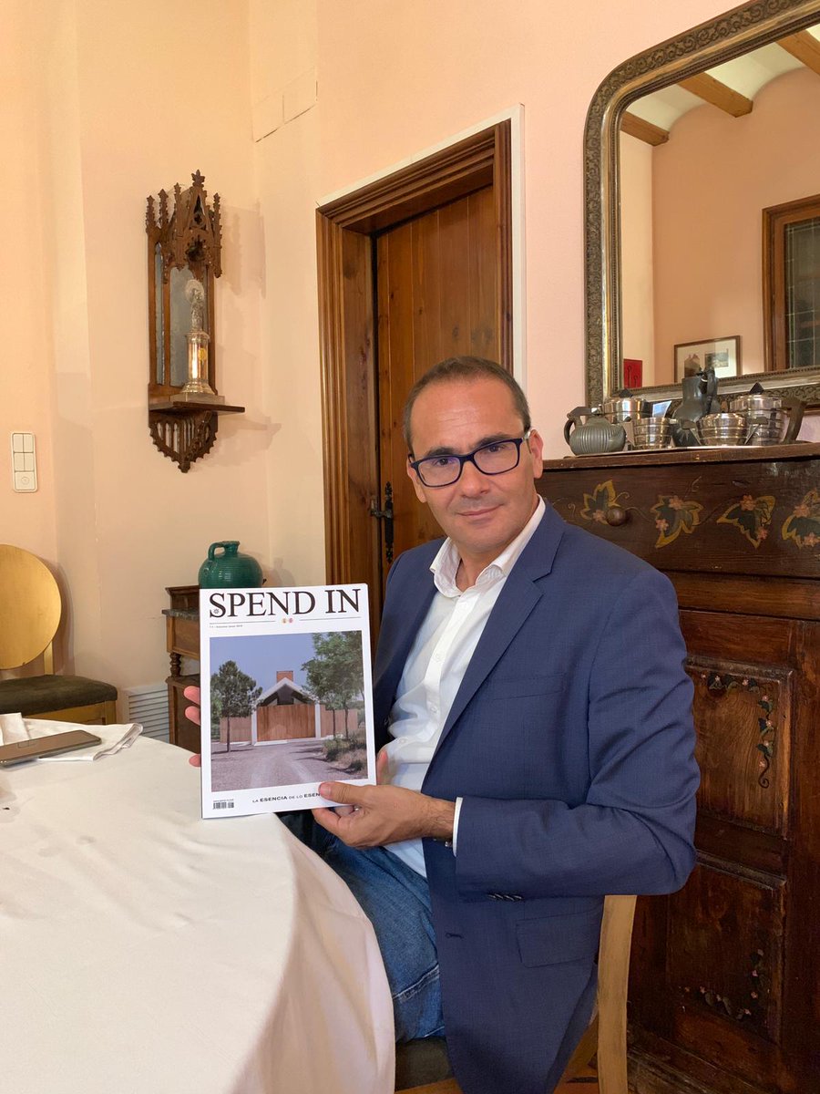 SPENDINmagazine's tweet photo. Un placer haber entrevistado a @DavidJimenezTW, corresponsal y reportero de guerra, ex-director del periódico El Mundo y autor del libro "El Director" https://t.co/Cj7rLuCGnj