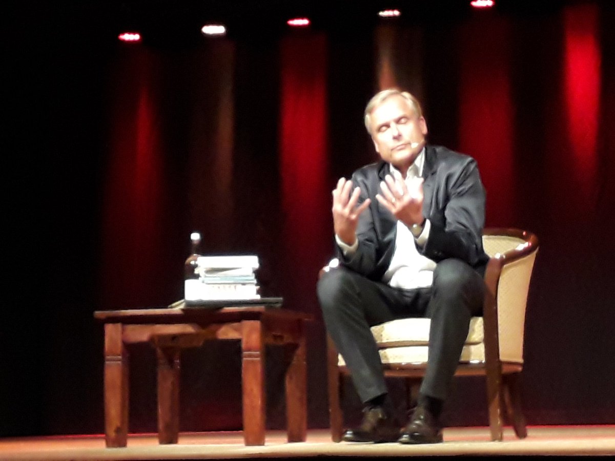 icelandfreundin's tweet image. Die Lesung von #AxelHacke im #Kulturforum #Wienebüttel bei #Lüneburg war lebendig, lustig, aber auch nachdenklich. Spannend, da vorher nicht klar ist, was er aus seinen Werken vorträgt. Am besten gefiel mir der Kolumnentext im Stil von #Trump 
Absolut empfehlenswert 👍