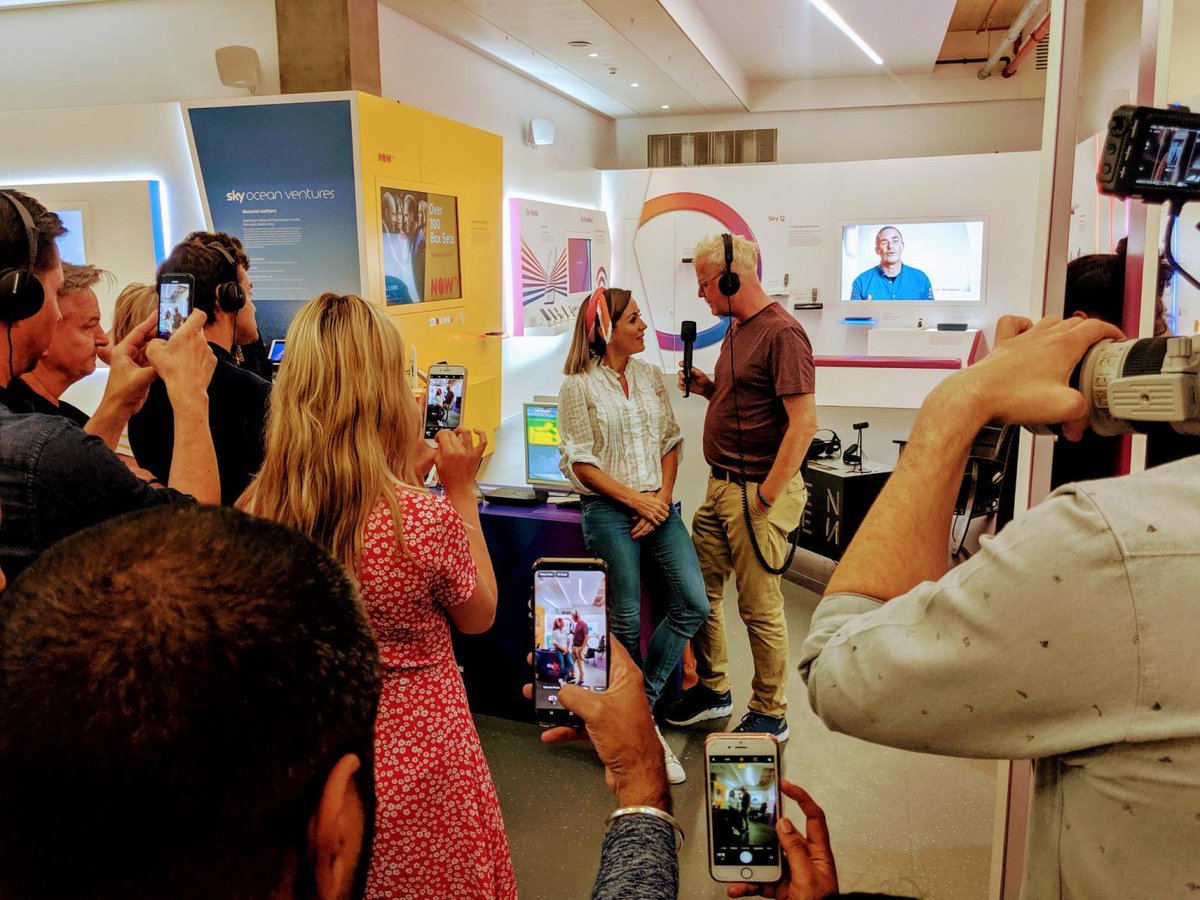 SkyGroup's tweet photo. @michaelkiwanuka @skyatlantic @achrisevans @VirginRadioUK Thanks to our friends @VirginRadioUK, @achrisevans and all the brilliant guests for coming to see us this morning. Can we have the #ChrisEvansBreakfastShow live from #SkyCentral everyday? #LifeAtSky ππ΅ποΈπΈ https://t.co/FVBuegetsc