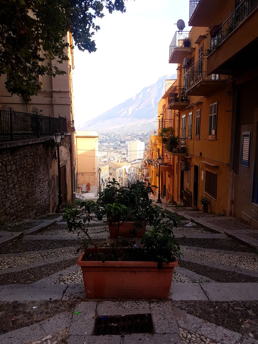 MoveTheEarthRun's tweet photo. Day 111, Marathon 71. Shower dance, American party, hunger, big stairway, borders, goosebumps, colorful views, great hotel, celebration https://t.co/MvxkNe10sO https://t.co/M6v24BIOOi https://t.co/fiKmIUQ5Xe https://t.co/XIIvMA3BhP https://t.co/nuo2ydYbUP https://t.co/0NMJLMaK39 https://t.co/pVMDFEbyYm