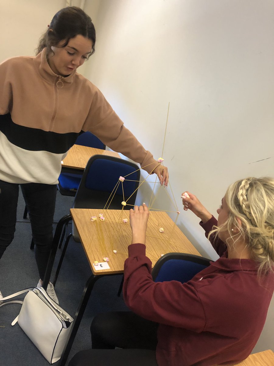 niamh_de_burca's tweet photo. The class of 2023 have arrived! Looking forward to working with this cohort of science, maths and computer science teachers over the next four years 😃#BScEd @zerrindoganca @MU_Education @MUEdSoc https://t.co/8YVlw9x5ZG