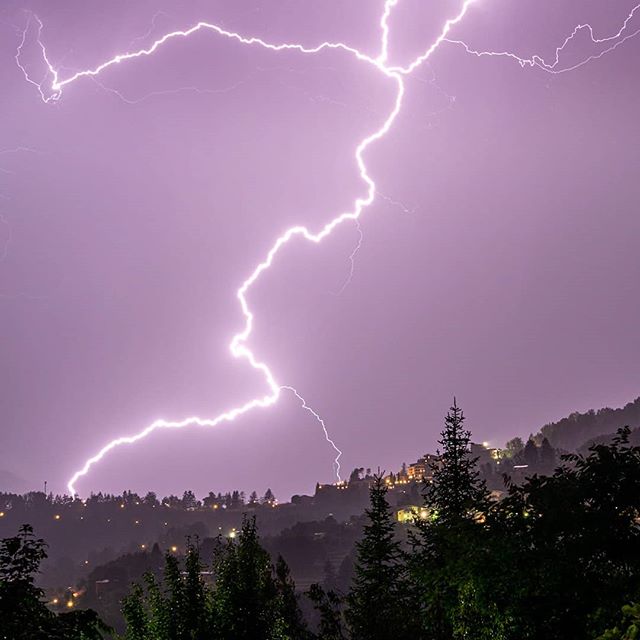 Lightning strike behind IL Ciocco, Barga. #tuscanybuzz #tuscany #barga #garfagnana #renaissancetuscany #lightning #lightningbolt #storm #lightningstrike #photography #lightningstorm #thunderstorm