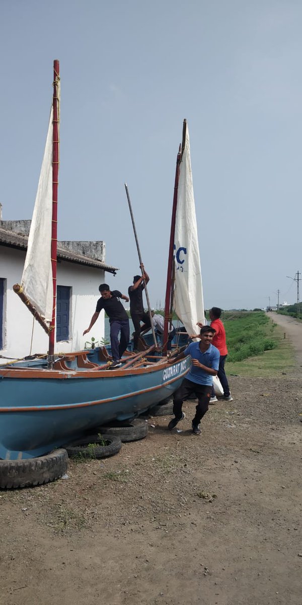 DefencePRO_Guj's tweet photo. #NCC #Bhavnagar #Gujarat Cadets of #3NavalUnit enjoying the rigours of boatpulling & sail rigging practice.Splashing the water with team work. @HQ_DG_NCC @rajnathsingh @InfoGujarat @SpokespersonMoD @PIBAhmedabad @airdefencenews @DDNewsGujarati https://t.co/kAXTrIvdhS