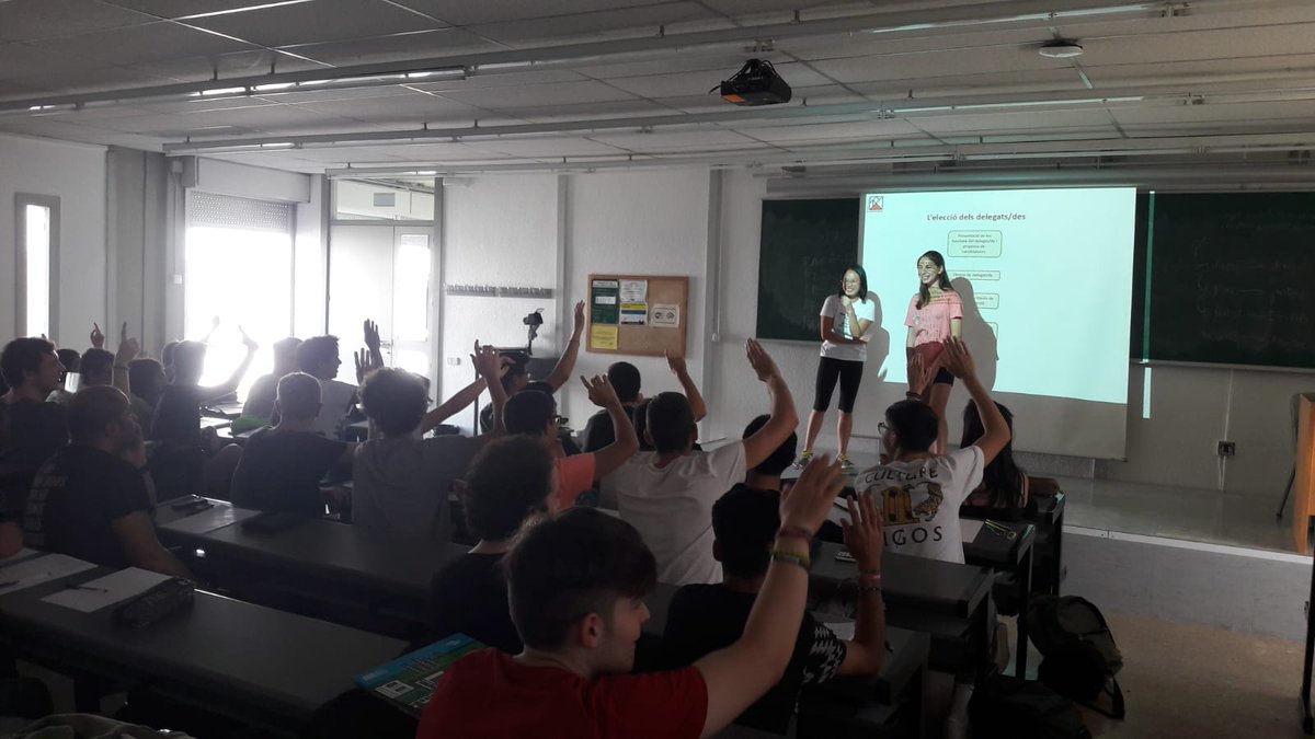 comunitatuab's tweet photo. 🗳️ Els estudiants de Física + Química de @FCienciesUAB ja tenen delegades!! 👏👏
T'animes a representar el teu grup acadèmic i treballar per la qualitat de la teva titulació? 👉https://t.co/paE2y5jFX7
#eleccions #delegats #delegades #UAB #representacio https://t.co/J4TJr9TJMm