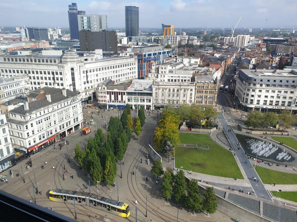 HamzaBinWalayat's tweet photo. Birds eye view of Manchester picadally gardens. https://t.co/bPovABJaSv