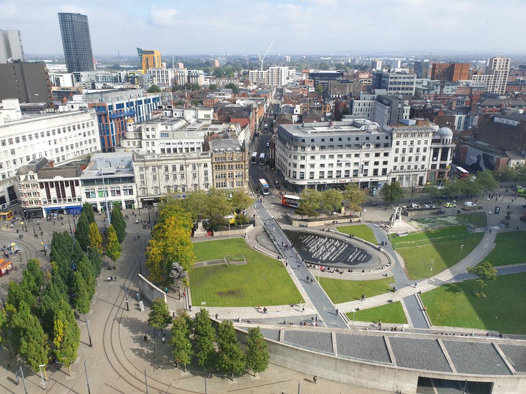 HamzaBinWalayat's tweet photo. Birds eye view of Manchester picadally gardens. https://t.co/bPovABJaSv