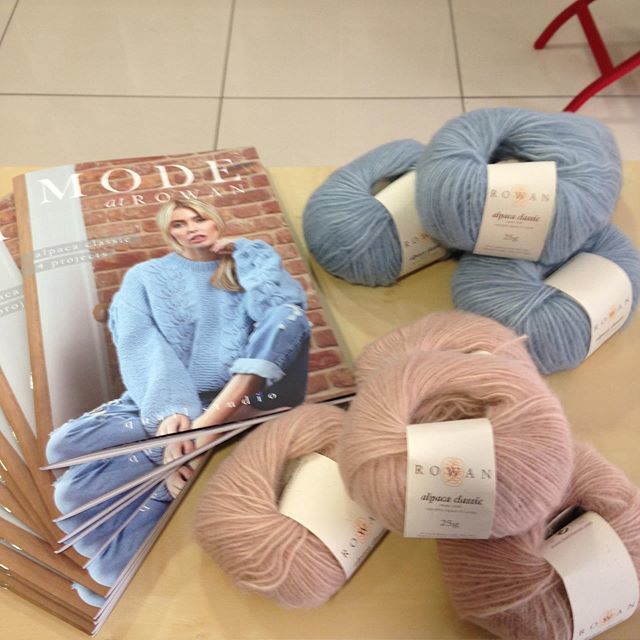 bone_rebecca's tweet photo. Beautiful Alpaca Classic colours for Mode at Rowan designs today at Norfolk Yarn #norfolkyarn #norwichlanes #rowanyarns  #knittersofinstagram https://t.co/WY98Ecysfj